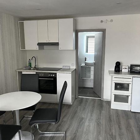 Messe-Hotelzimmer-Einzimmerappartement Леверкузен Стая снимка